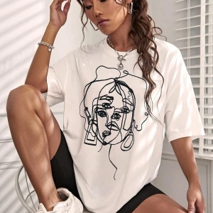 Kadın Beyaz Yüz Baskı Detaylı Oversize T-shirt