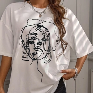 Kadın Beyaz Yüz Baskı Detaylı Oversize T-shirt