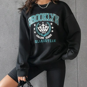 Kadın Brooklyn Baskılı Oversize Bisiklet Yaka Sweatshirt Siyah