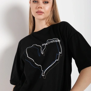 Kadın Çizgili Figür Kalp Siyah T-shirt Have A Holiday Baskılı
