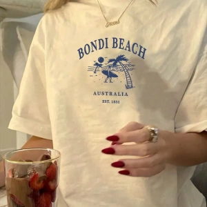 Kadın Günlük Bondi Plaj Baskılı Kısa Kollu Tişört