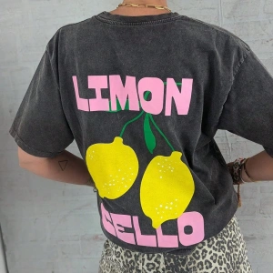Kadın Günlük Yuvarlak Yaka Kısa Kollu Tişört Limon Çello Bahar Kıyafetleri Desenli