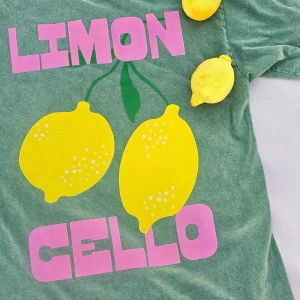 Kadın Günlük Yuvarlak Yaka Kısa Kollu Tişört Limon Çello Bahar Kıyafetleri Desenli