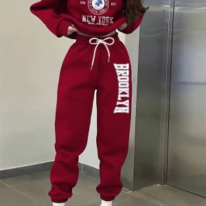 Kadın İki Parçalı Yuvarlak Yaka Kapşonlu Sweatshirt ve Eşofman Altı Sonbahar ve Kış Sezonu İç