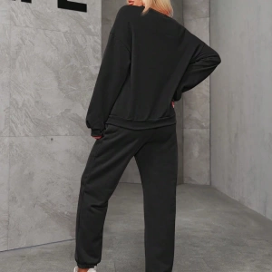 Kadın İki Parçalı Yuvarlak Yaka Kapşonlu Sweatshirt ve Eşofman Altı Sonbahar ve Kış Sezonu İç
