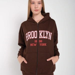 Kadın Kahverengi Brooklyn Baskılı Oversize Hırka brooklynhırka Kahverengi