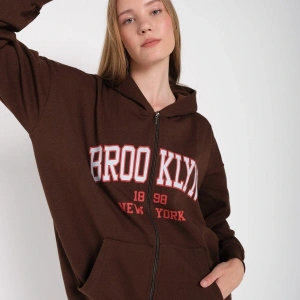 Kadın Kahverengi Brooklyn Baskılı Oversize Hırka brooklynhırka Kahverengi