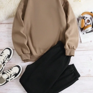 Kadın Mektup Baskılı Düşük Omuz Sweatshirt Ve Bağcıklı Bel Pantolon Takımı