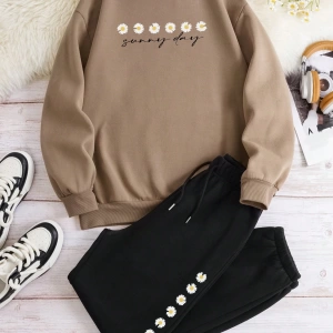 Kadın Mektup Baskılı Düşük Omuz Sweatshirt Ve Bağcıklı Bel Pantolon Takımı