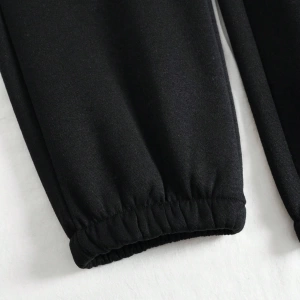 Kadın Mektup Baskılı Düşük Omuz Sweatshirt Ve Bağcıklı Bel Pantolon Takımı