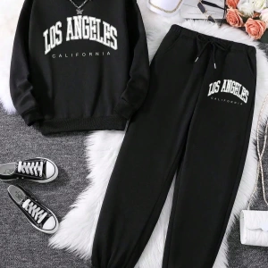 Kadın Mektup Baskılı Yuvarlak Yaka Uzun Kollu Sweatshirt Ve Bağcıklı Bel Paçalı Eşofma