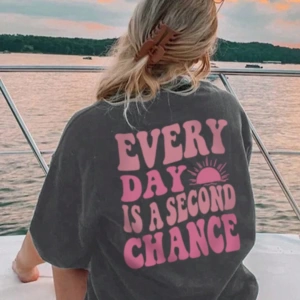 Kadın Moda Slogan Baskılı Kısa Kollu Yuvarlak Yaka Günlük Tişört