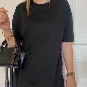 Kadın Oversize Dökümlü Tok Kumaş Kısa Kollu Tişört