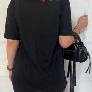 Kadın Oversize Dökümlü Tok Kumaş Kısa Kollu Tişört