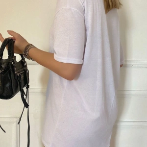 Kadın Oversize Dökümlü Tok Kumaş Kısa Kollu Tişört