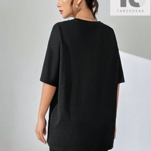 Kadın Oversize Düşük Omuzlu Yuvarlak Yaka Koyu Ayı ve Harf Baskılı Tişört