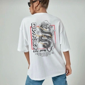 Kadın Oversize Osaka Baskılı Beyaz Tshirt