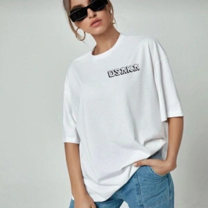 Kadın Oversize Osaka Baskılı Beyaz Tshirt