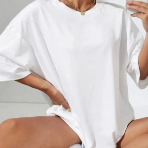 Kadın Oversize Salaş Dökümlü Tok Kısa Kollu Tişört Reşme