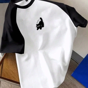 Kadın Rahat Minimalist Kedi Grafik Yuvarlak Yaka Kısa Kollu Bol Kesim Tişört, Ya