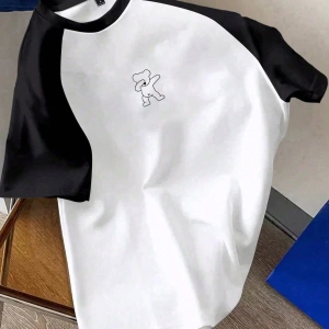 Kadın Rahat Minimalist Kedi Grafik Yuvarlak Yaka Kısa Kollu Bol Kesim Tişört, Ya