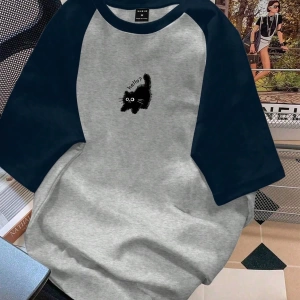 Kadın Rahat Minimalist Kedi Grafik Yuvarlak Yaka Kısa Kollu Bol Kesim Tişört, Ya