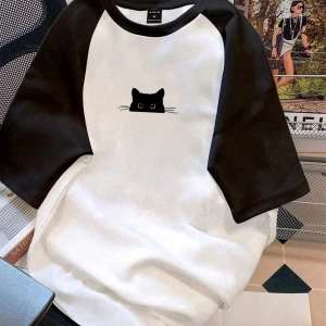 Kadın Rahat Minimalist Kedi Grafik Yuvarlak Yaka Kısa Kollu Bol Kesim Tişört, Ya