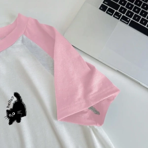 Kadın Rahat Minimalist Kedi Grafik Yuvarlak Yaka Kısa Kollu Bol Kesim Tişört, Ya
