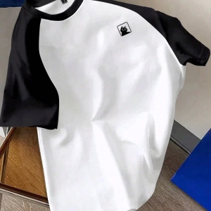 Kadın Rahat Minimalist Kedi Grafik Yuvarlak Yaka Kısa Kollu Bol Kesim Tişört, Ya