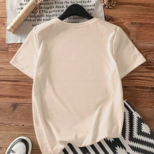 Kadın Renkli Yıldız Baskılı Kısa Kollu Tişört, Moda