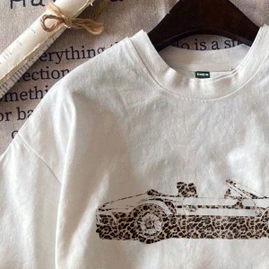 Kadın Renkli Yıldız Baskılı Kısa Kollu Tişört, Moda