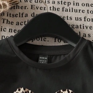 Kadın Renkli Yıldız Baskılı Kısa Kollu Tişört, Moda
