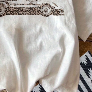 Kadın Renkli Yıldız Baskılı Kısa Kollu Tişört, Moda