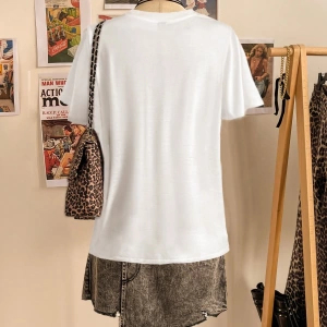 Kadın Renkli Yıldız Baskılı Kısa Kollu Tişört, Moda