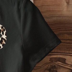 Kadın Renkli Yıldız Baskılı Kısa Kollu Tişört, Moda