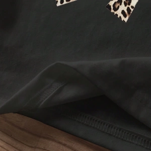 Kadın Renkli Yıldız Baskılı Kısa Kollu Tişört, Moda