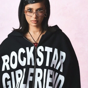 KADIN Rockstar Girlfriend Tam Fermuarlı Kısa Kapüşonlu Üst Cesur Sokak Giyimi Y2K Este Model 5202