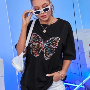 Kadın Siyah Oversize T-shirt Ön Lazer Kelebek Baskılı Tişört