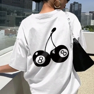 Kadın Yaz Kiraz Basit Baskılı Desen Yuvarlak Yaka Tişört Moda ve Çok Yönlüdür.