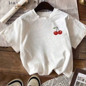 Kadın Yaz Yeni Minimalist Kiraz Ve Slogan Baskılı Rahat Tatil Stili Gevşek Ve Çok Yönlü Yuvar