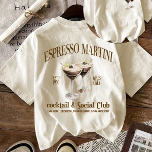 Kadınlar Rahat Yuvarlak Yaka Kısa Kollu Tişört Espresso Martini Coffee Club Grafikli, Yaz K