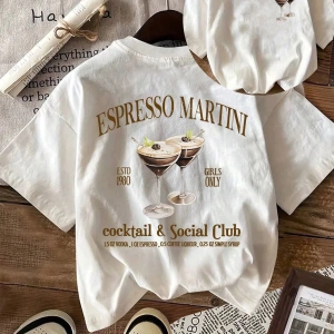 Kadınlar Rahat Yuvarlak Yaka Kısa Kollu Tişört Espresso Martini Coffee Club Grafikli, Yaz K