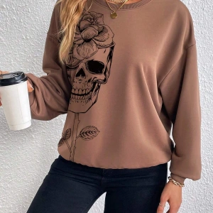 Kafatası ve Çiçek Desenli Damla Omuzlu Tişört Kahverengi