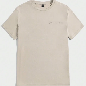 Kahve Rengi Slim Fit Örme Tişört, Minimalist ve Şık Günlük Giyim