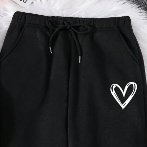 Kalp Baskılı Termal Astarlı Sweatshirt ve Bağcıklı Bel Eşofman Altı