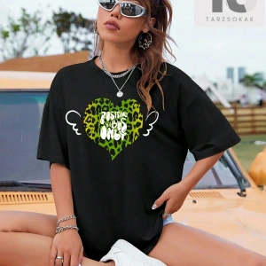 Kalp Ve Slogan Grafikli Düşük Omuz Tişört