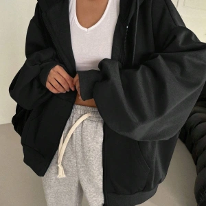 Kapüşonlu Sweatshirt Kolye Ve Bere 3lü Kombin Siyah