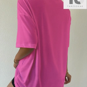 Karikatür ve Harf Grafik Düşük Omuz Tişört