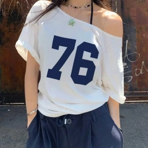 Kayık Yaka 76 Baskılı Oversize %100 Pamuk