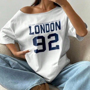 Kayık Yaka 76 Baskılı Oversize %100 Pamuk